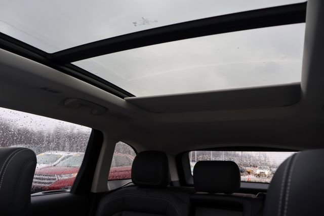 Used 2025 Lincoln Nautilus Reserve AWD/4WD image 13