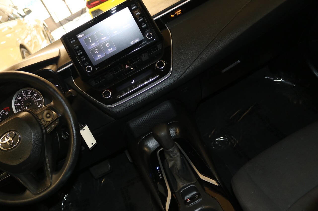 Used 2022 Toyota Corolla LE image 22