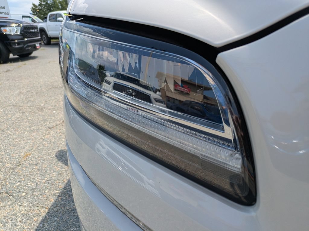 Used 2022 Lincoln Nautilus Reserve AWD/4WD image 11