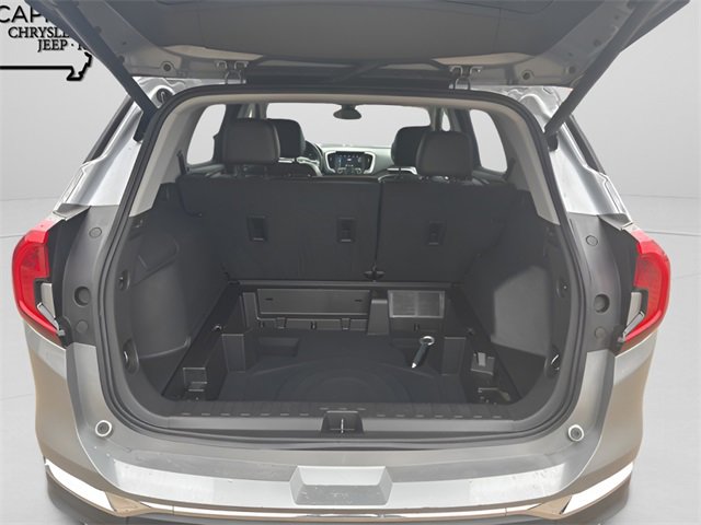 Used 2024 GMC Terrain SLT image 28