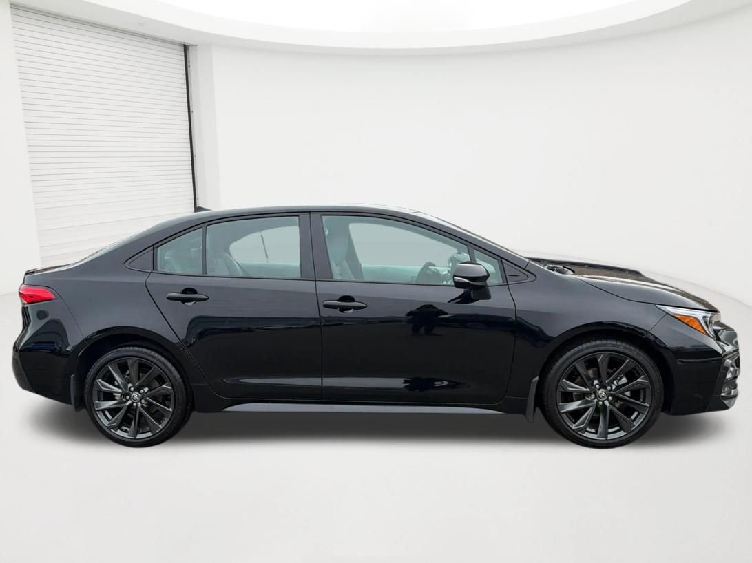 Used 2025 Toyota Corolla SE image 4