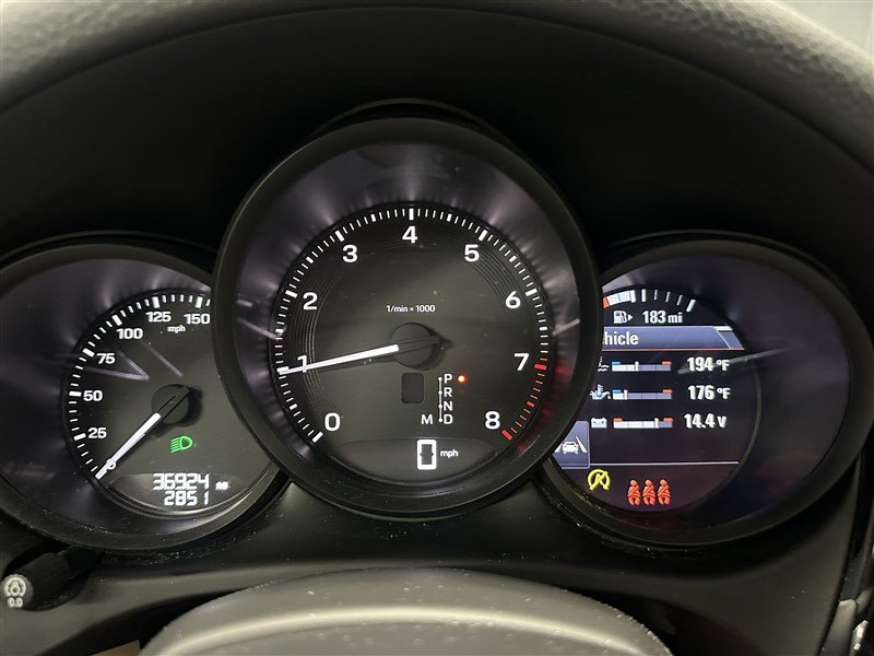 Used 2023 Porsche Macan AWD/4WD image 25