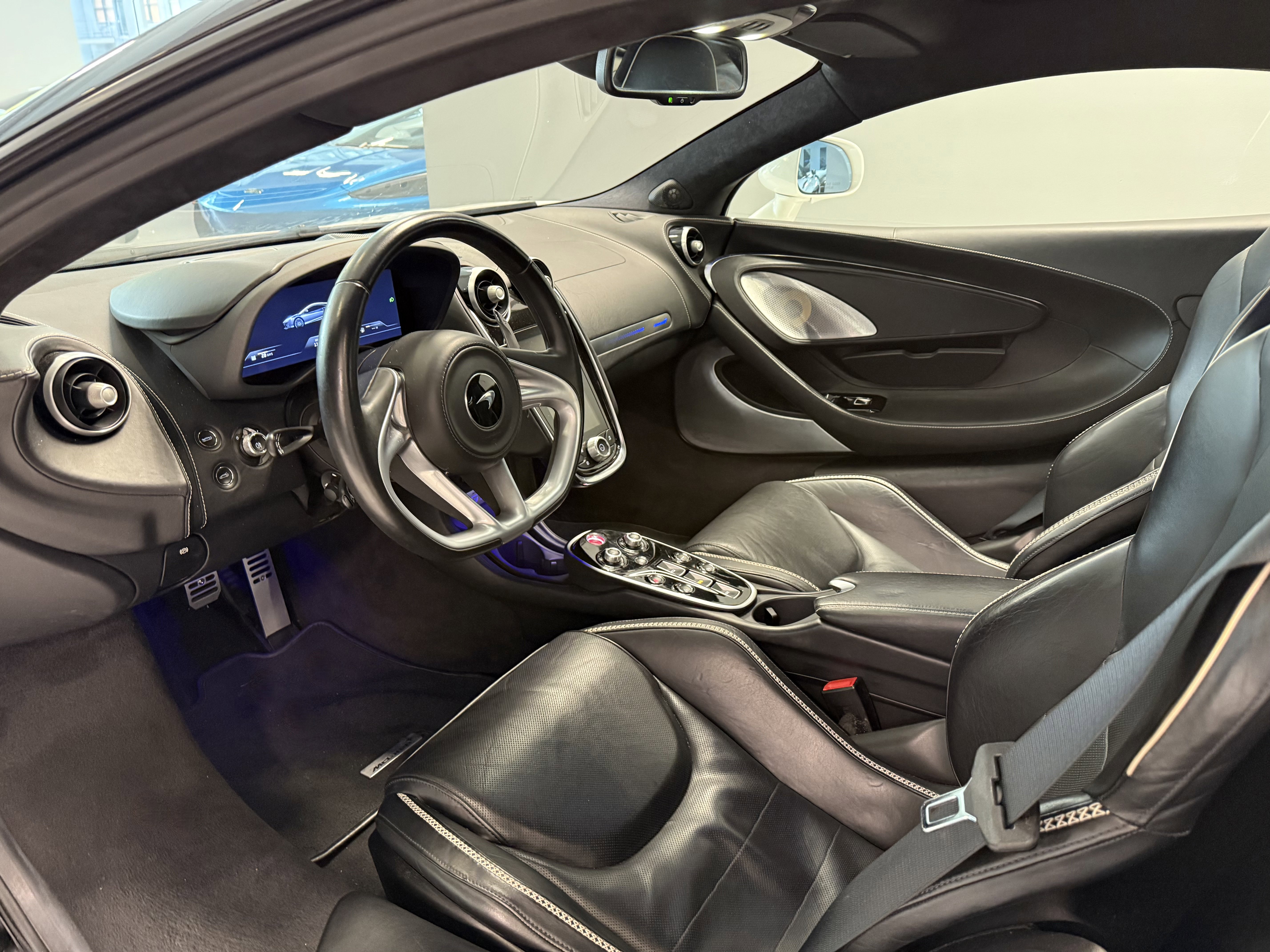 Used 2023 McLaren GT RWD image 7