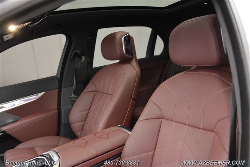 Used 2025 BMW 750e xDrive w/ Premium Package AWD/4WD image 16