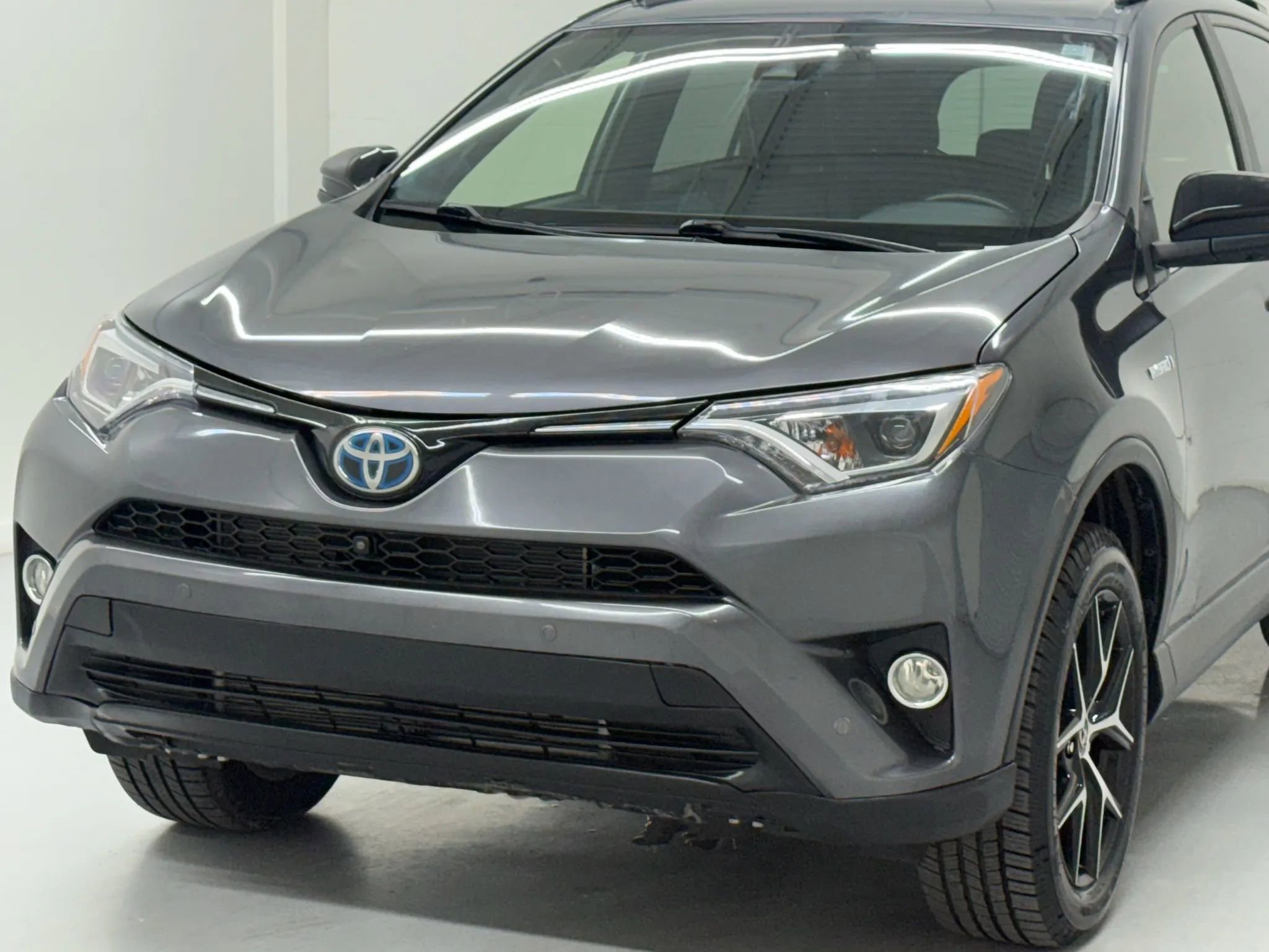Used 2017 Toyota RAV4 SE w/ Advanced Technology Package image 8