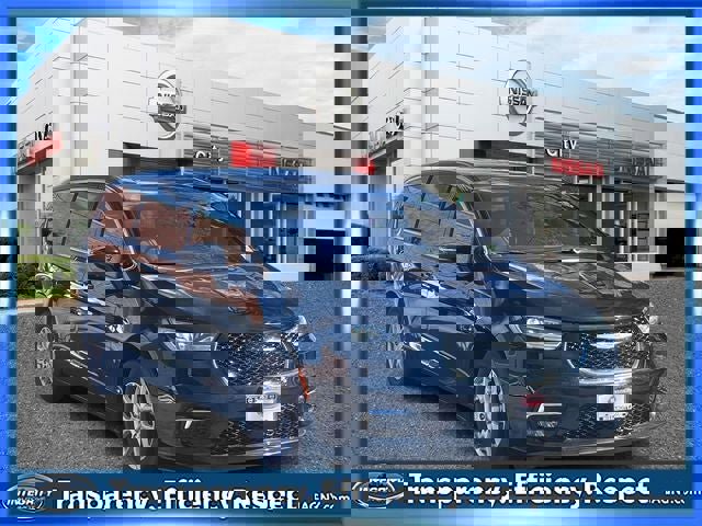 Used 2025 Chrysler Pacifica Select