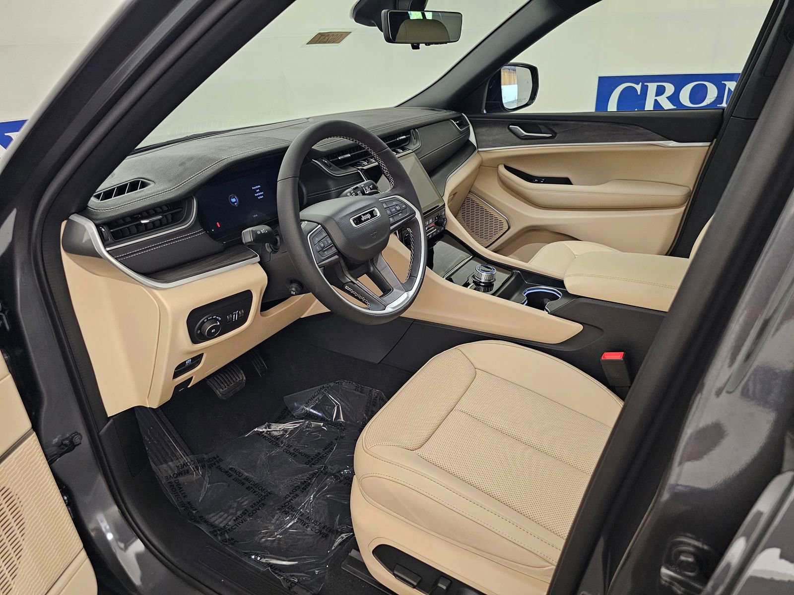 New 2025 Jeep Grand Cherokee Limited w/ Luxury Tech Group II image 11