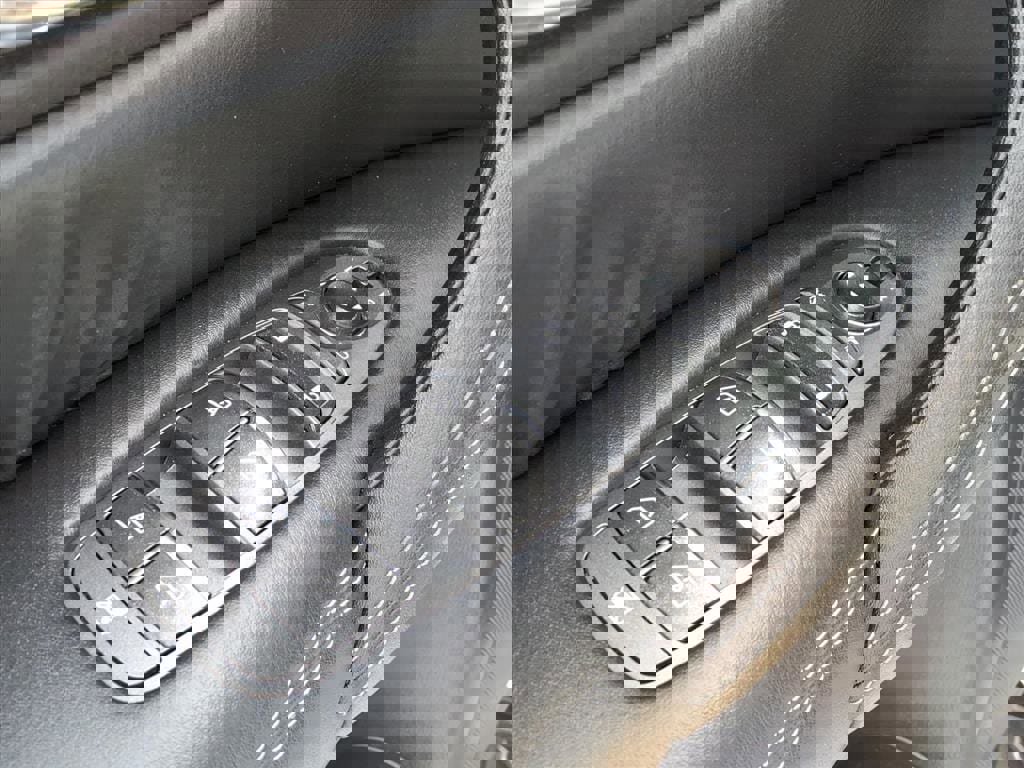 Used 2017 Nissan Armada Platinum w/ Captain Seat Package image 18