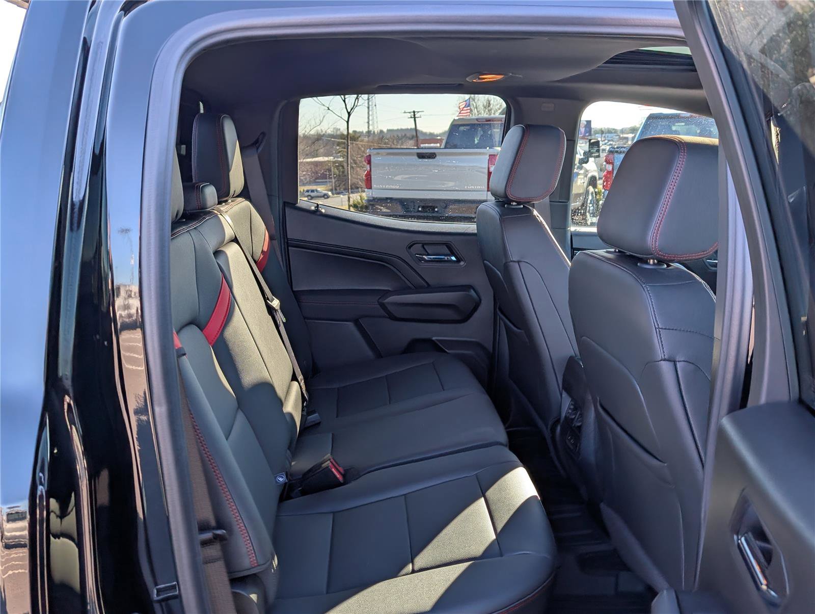 Used 2025 Chevrolet Colorado Z71 w/ Midnight Edition image 12