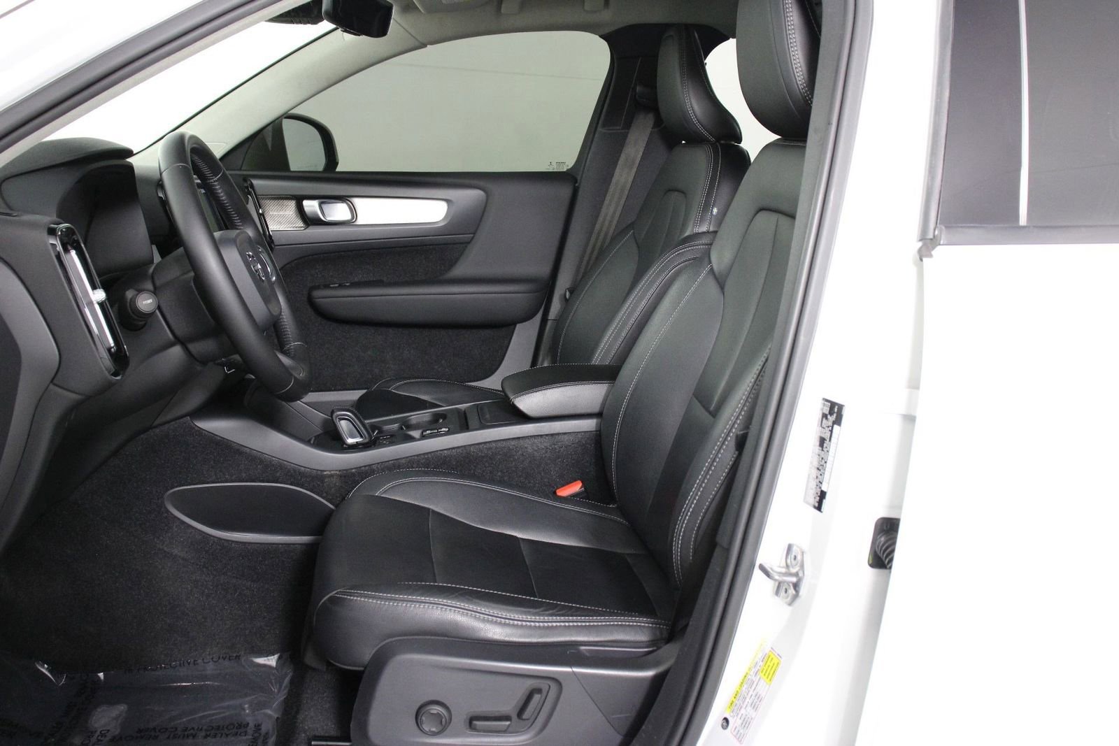 Used 2019 Volvo XC40 T5 Momentum image 31