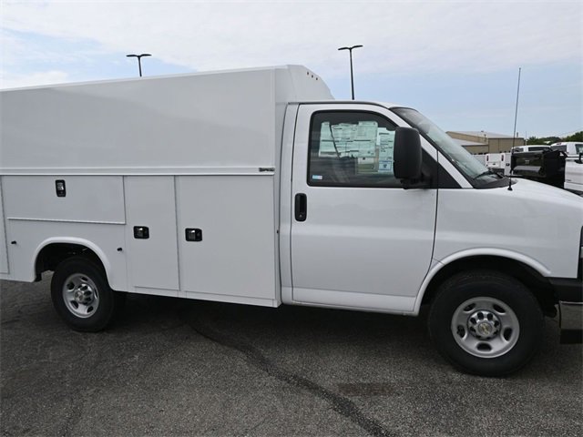 New 2025 Chevrolet Express 3500 w/ Power Convenience Package