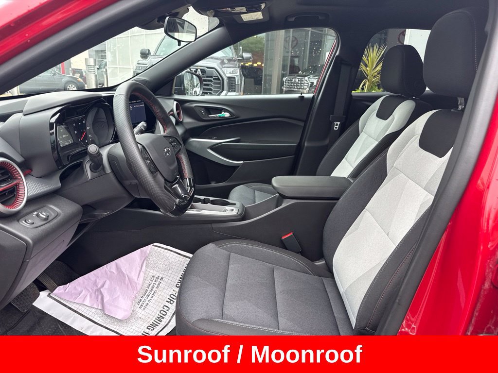 Used 2026 Chevrolet Trax RS w/ Sunroof Package FWD image 3