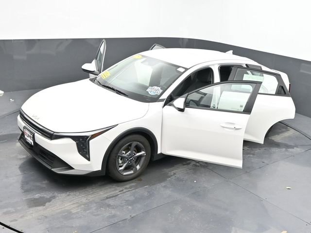 Used 2025 Kia K4 LXS image 60