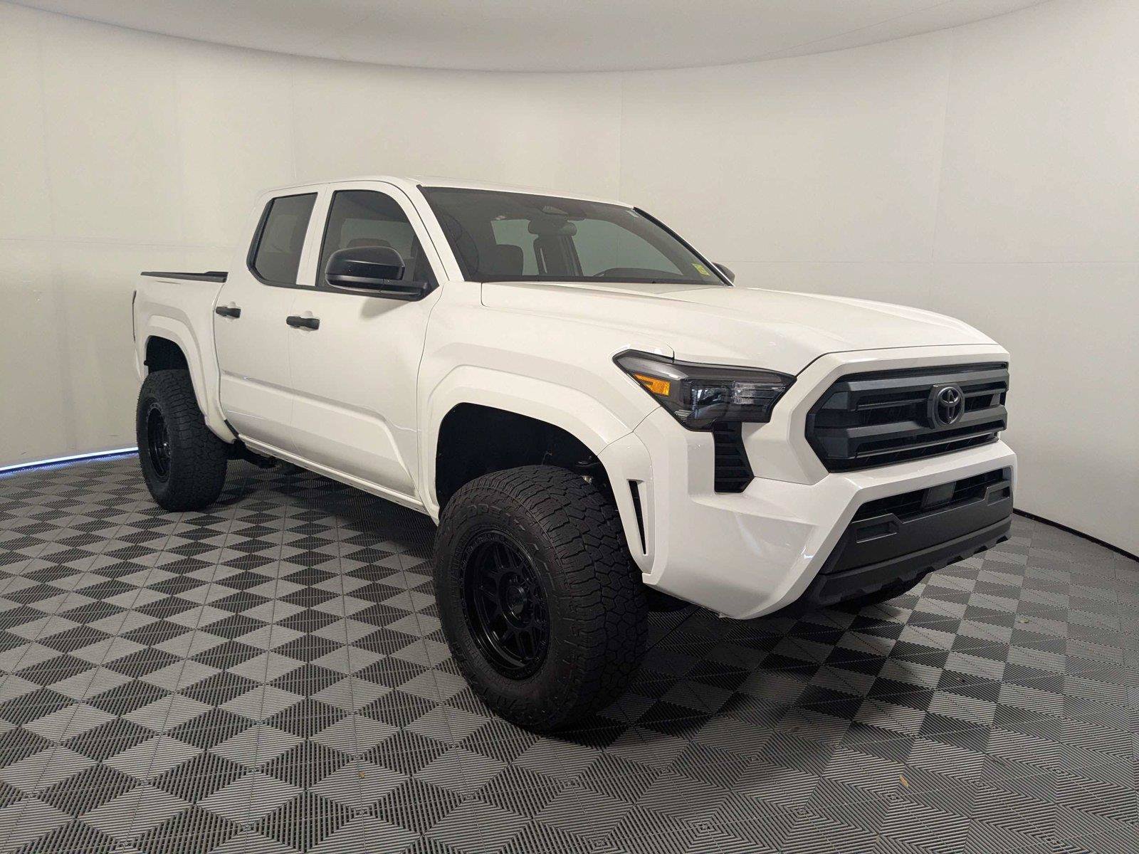 Used 2025 Toyota Tacoma SR AWD/4WD image 3