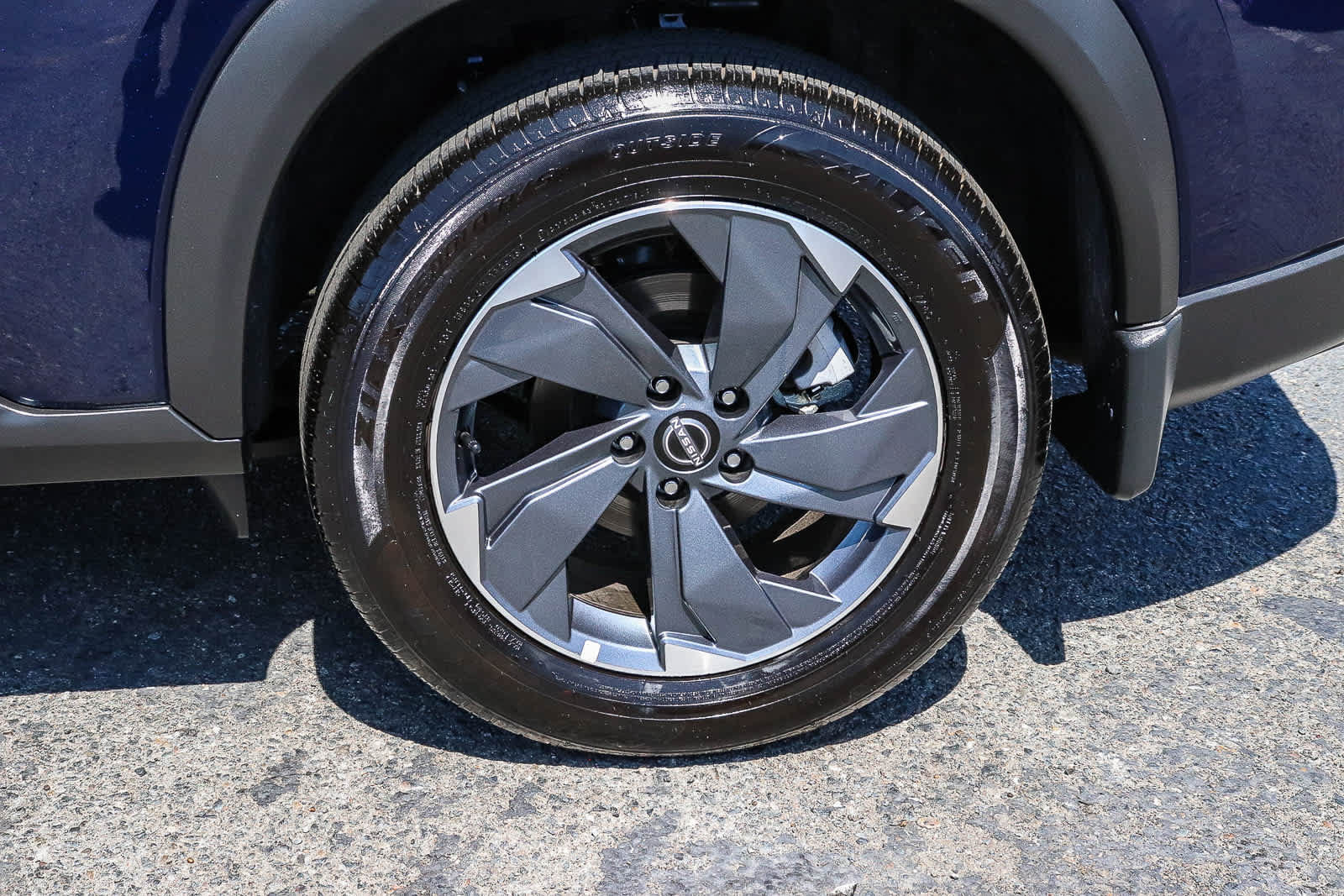 Used 2025 Nissan Rogue SV FWD image 13