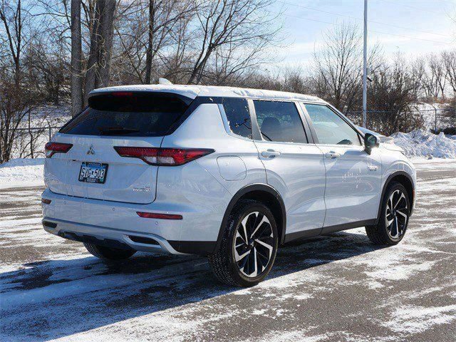 Used 2025 Mitsubishi Outlander SE image 7