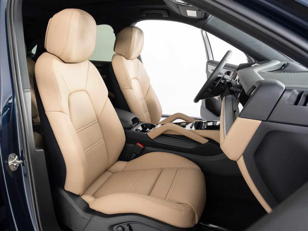 New 2026 Porsche Cayenne Coupe AWD/4WD image 38