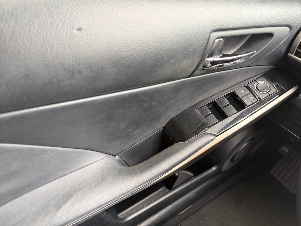 Used 2016 Lexus IS 200t RWD image 11