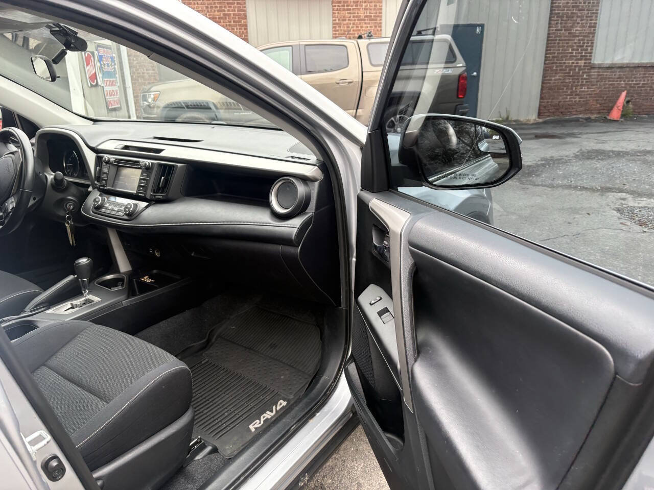 Used 2016 Toyota RAV4 XLE AWD/4WD image 10