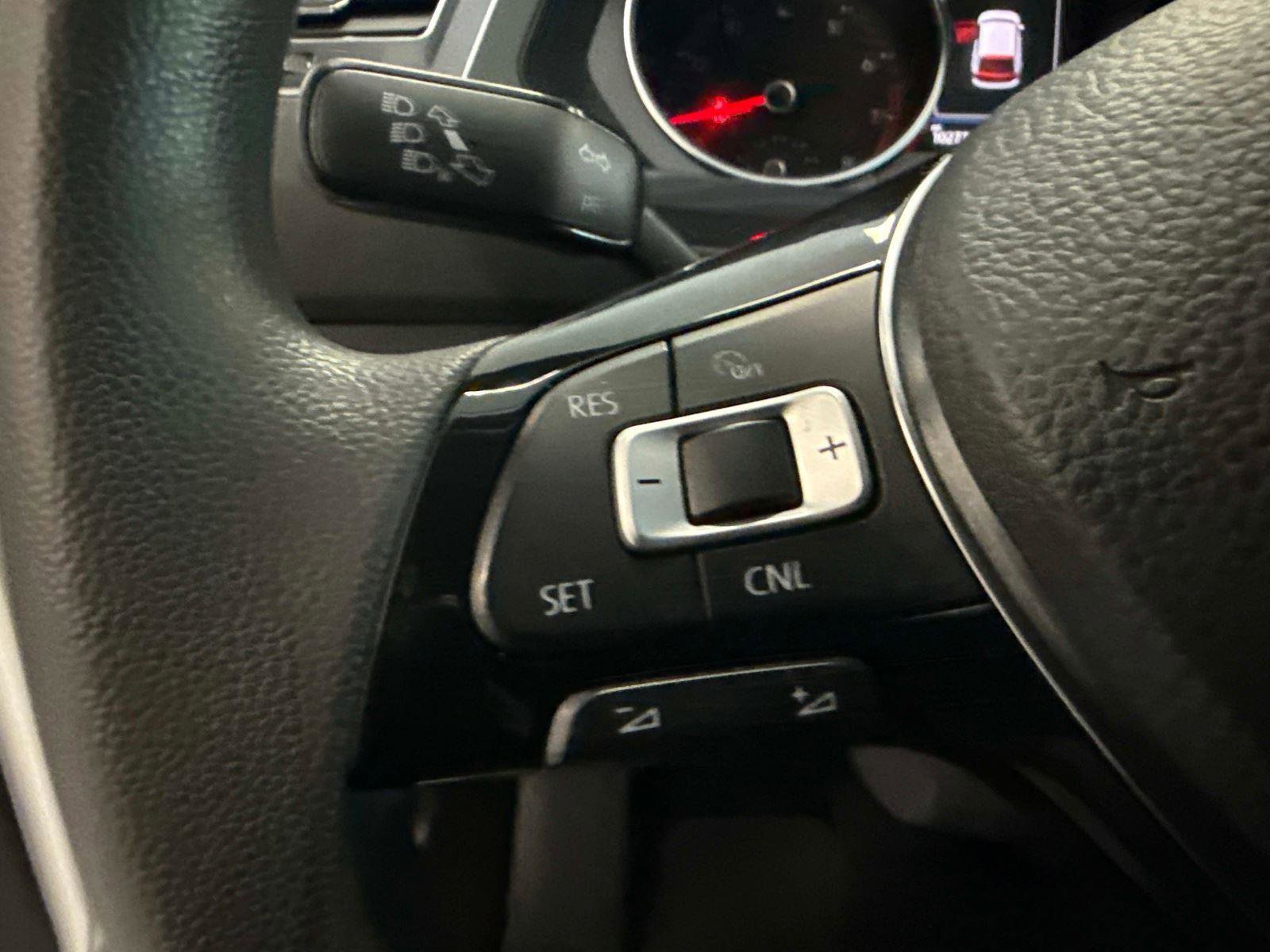 Used 2018 Volkswagen Tiguan S image 28