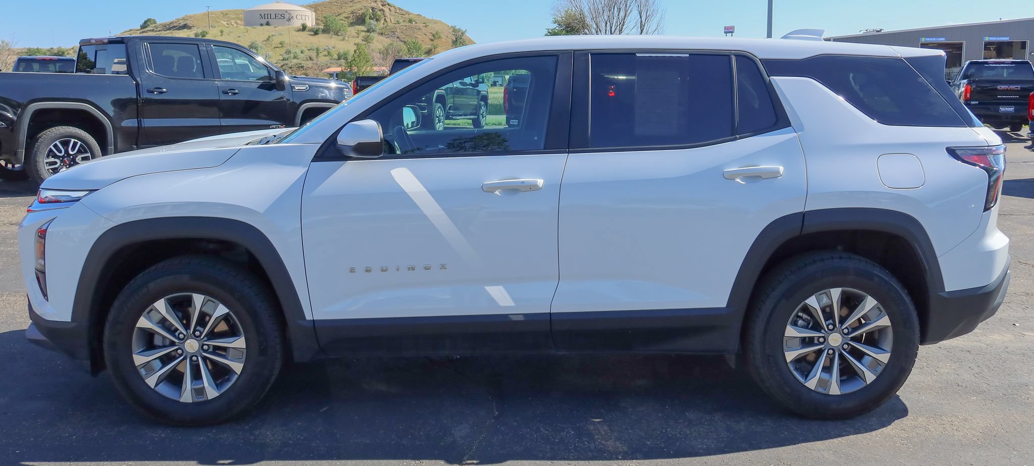 Used 2026 Chevrolet Equinox LT AWD/4WD image 1