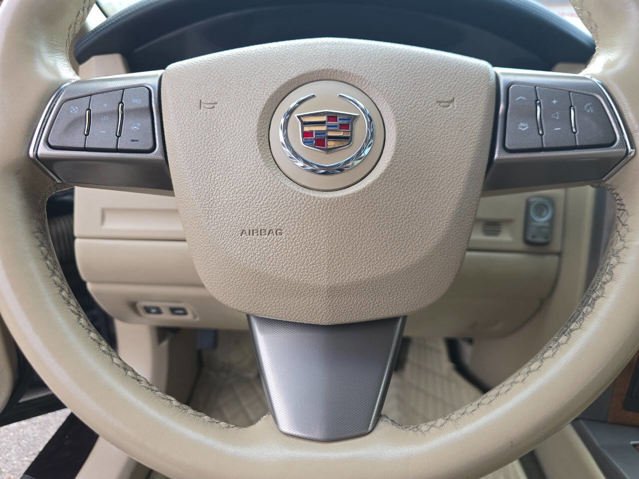 Used 2009 Cadillac XLR image 14