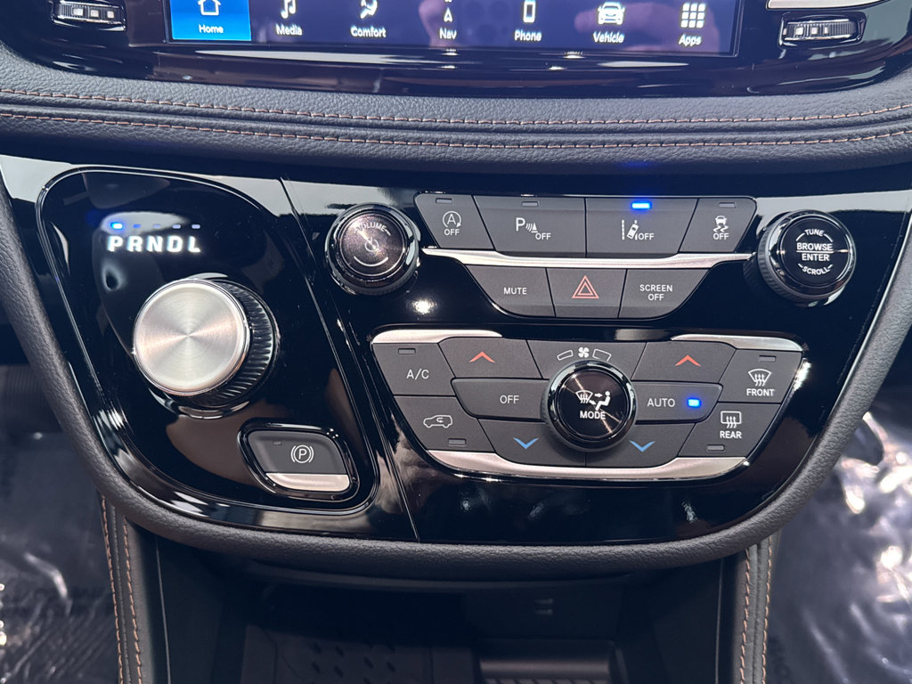 New 2026 Chrysler Pacifica Pinnacle image 29