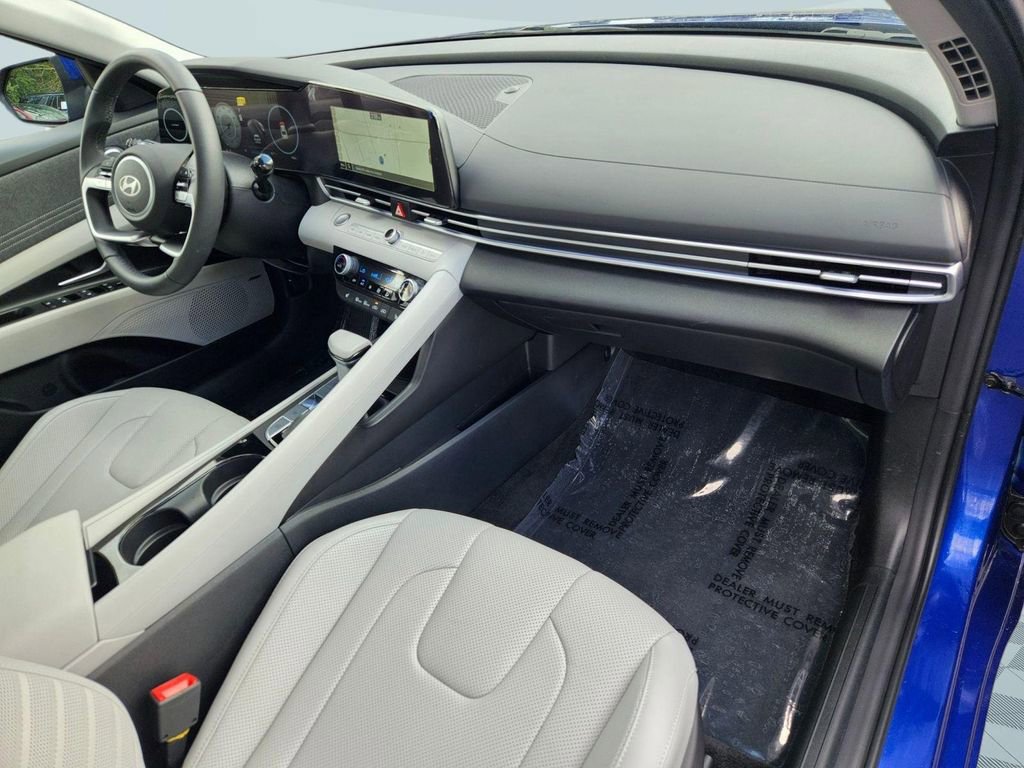 Certified 2025 Hyundai Elantra Limited w/ Cargo Package image 31