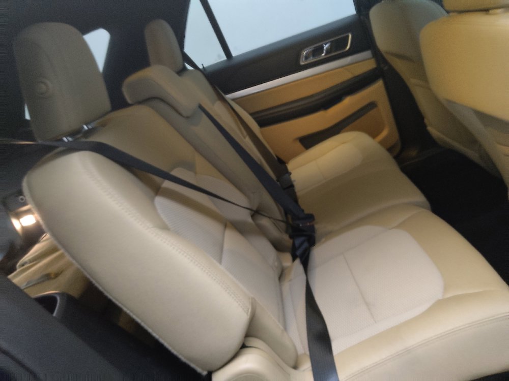 Used 2017 Ford Explorer XLT w/ Equipment Group 201A FWD image 19