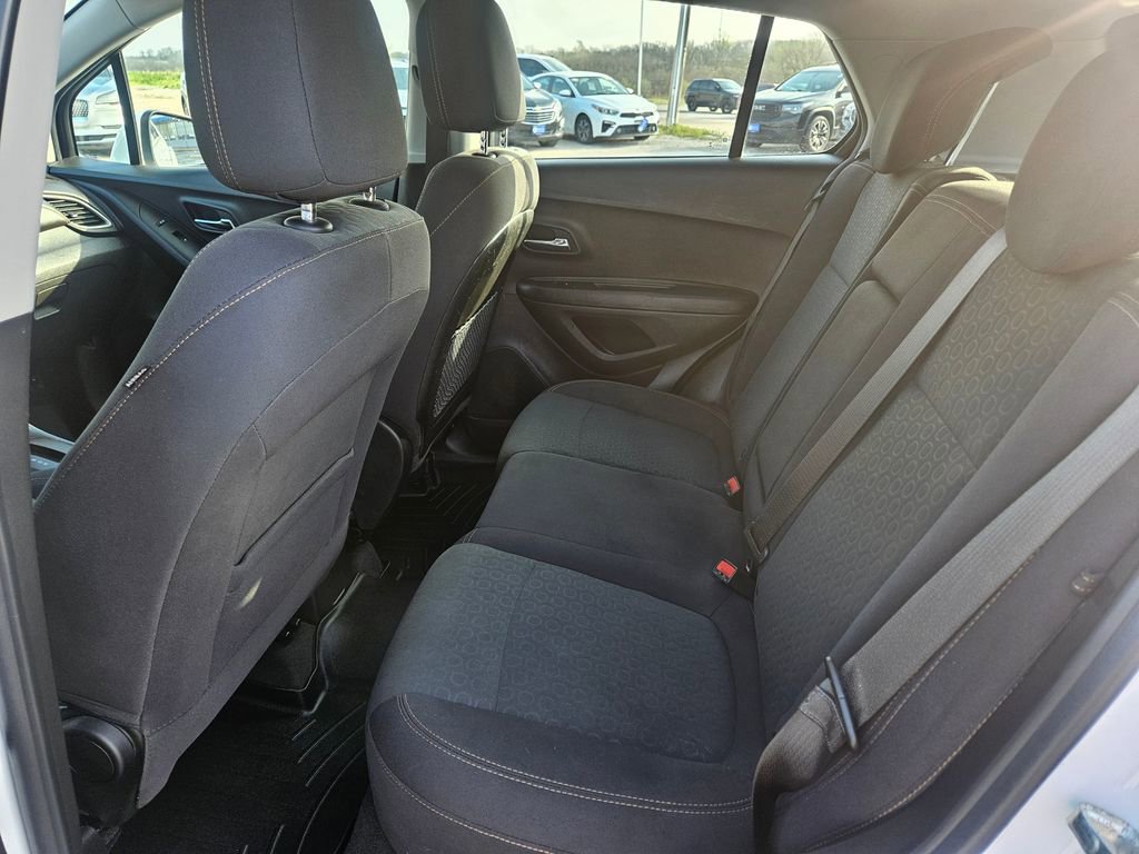 Used 2019 Chevrolet Trax LS AWD/4WD image 25