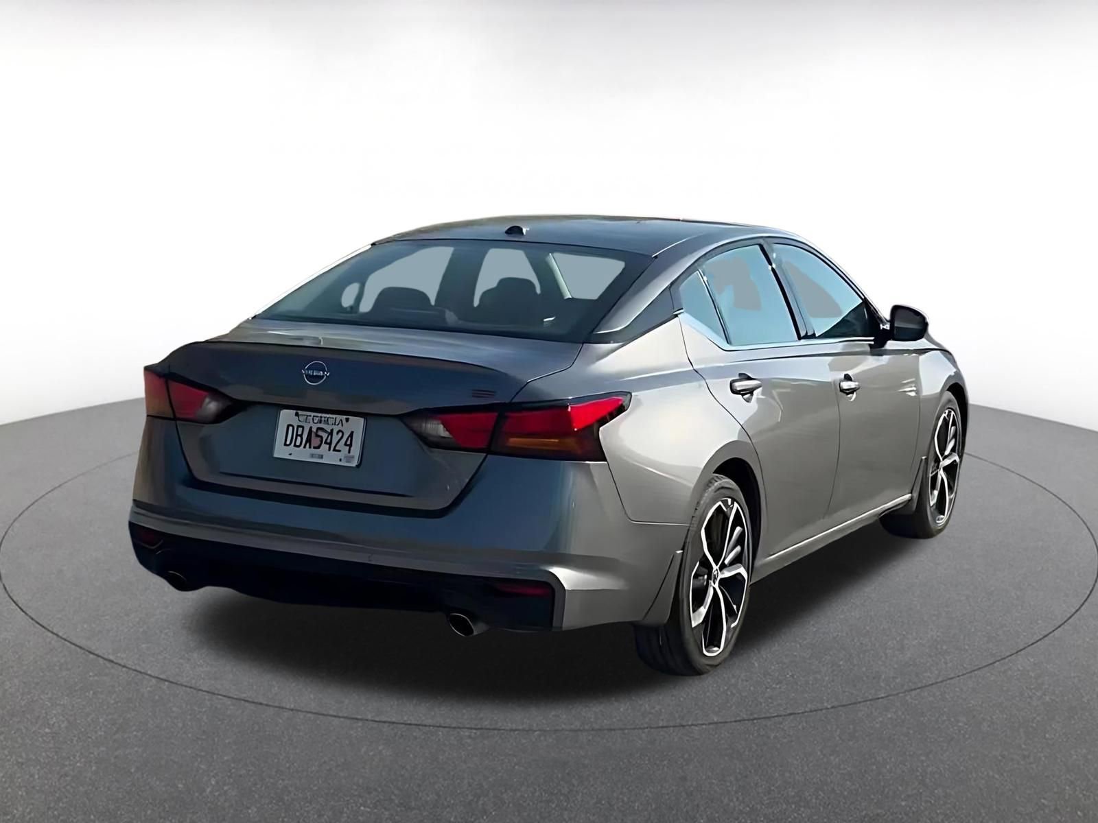 Used 2025 Nissan Altima 2.5 SR FWD image 14