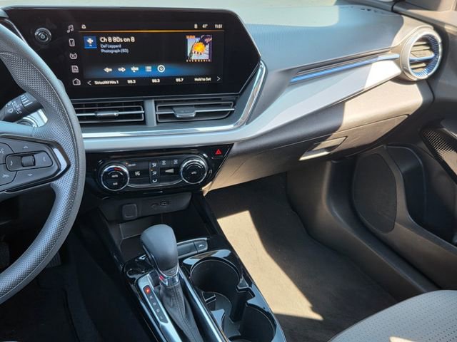 Used 2025 Chevrolet Trax LT image 27