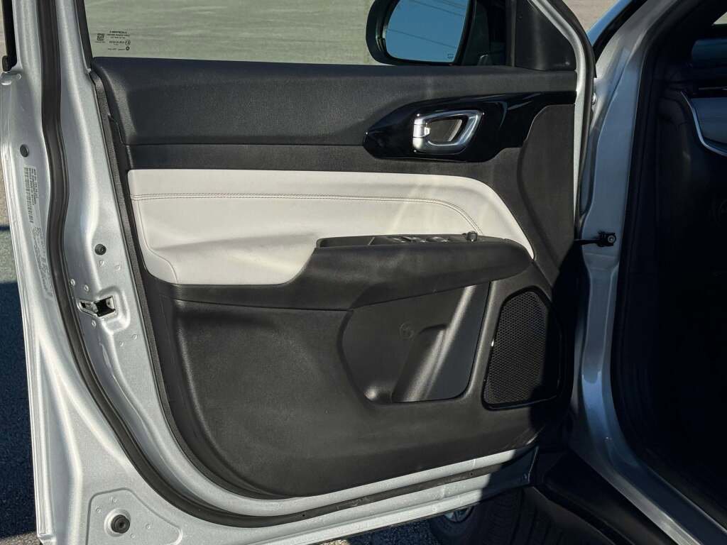 New 2026 Jeep Compass Limited image 34