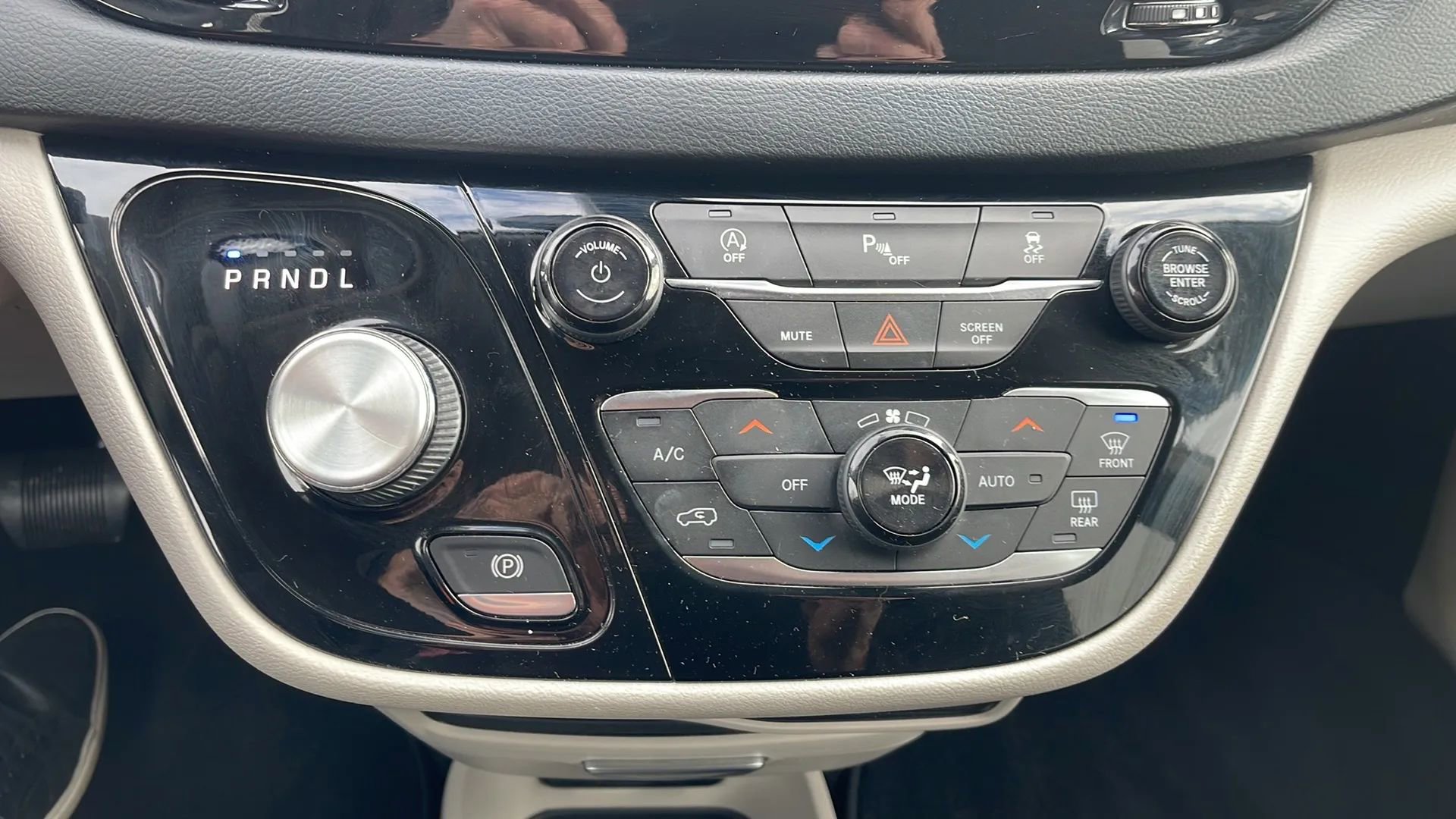 Used 2019 Chrysler Pacifica Touring Plus w/ Tire & Wheel Group image 30