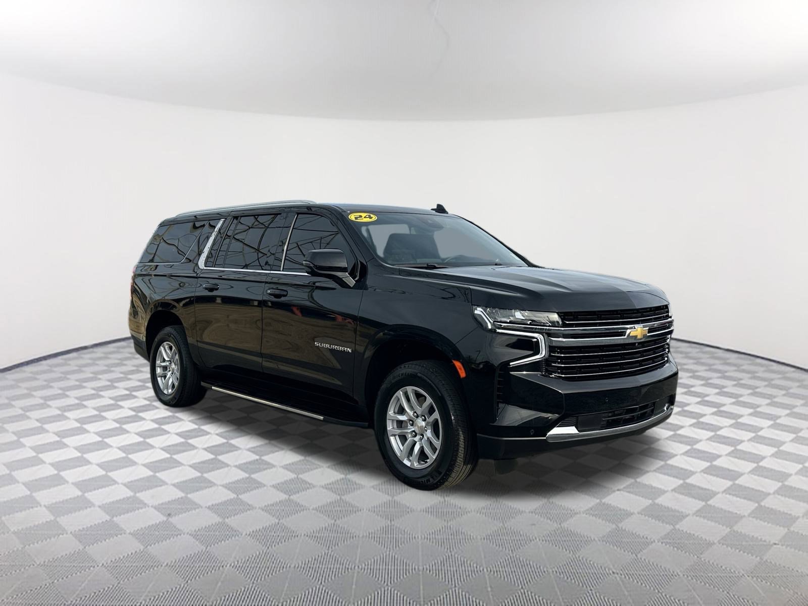 Used 2024 Chevrolet Suburban LT w/ Luxury Package image 4