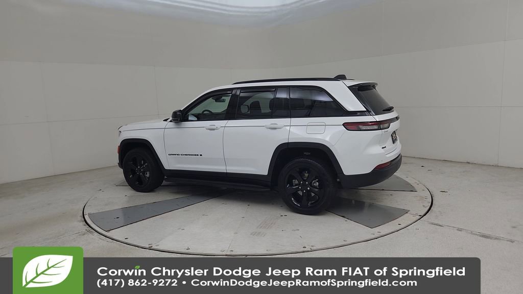 Certified 2025 Jeep Grand Cherokee Limited w/ Black Appearance Package AWD/4WD image 9