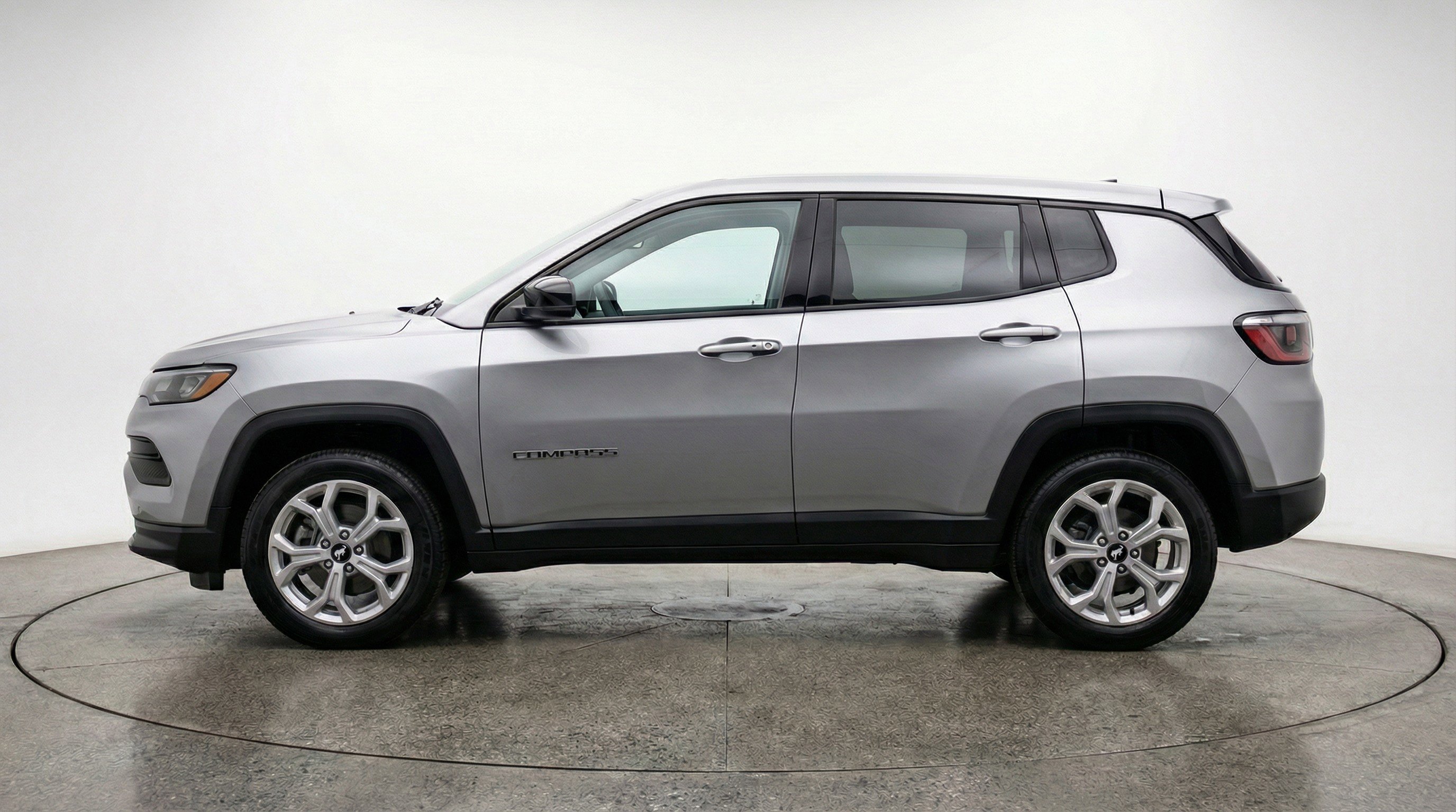 Used 2025 Jeep Compass Latitude AWD/4WD image 5