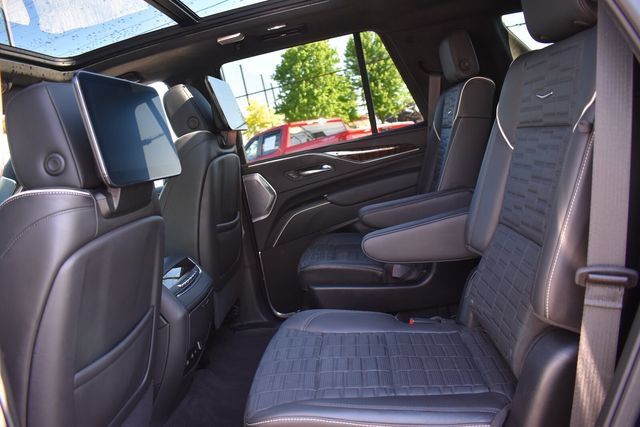 Certified 2024 Cadillac Escalade Sport Platinum w/ Heavy-Duty Trailer Package AWD/4WD image 24