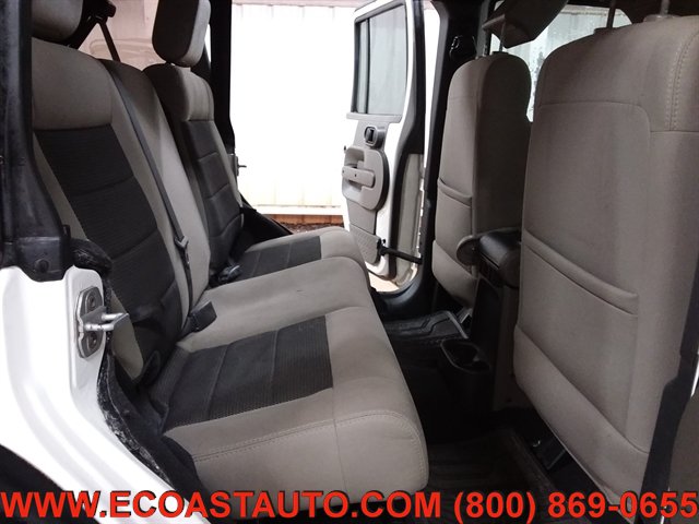Used 2010 Jeep Wrangler Unlimited Rubicon AWD/4WD image 14