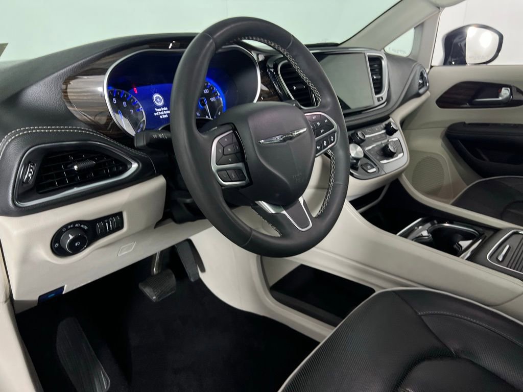Certified 2024 Chrysler Pacifica Limited image 20