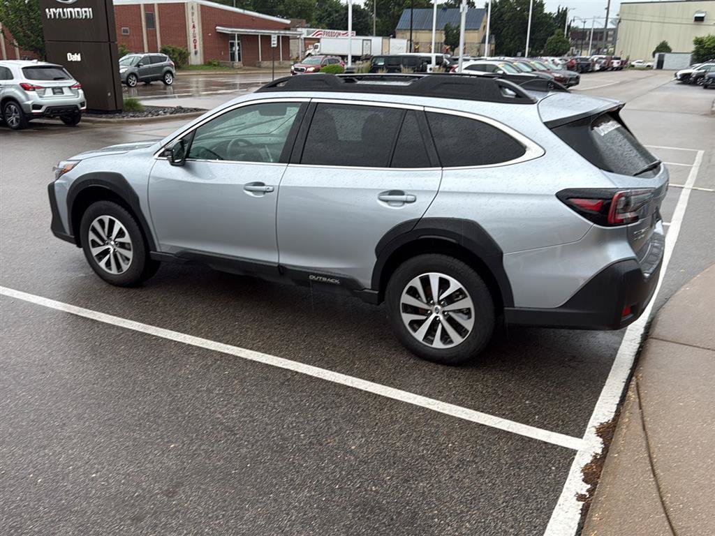 Used 2025 Subaru Outback Premium AWD/4WD image 12