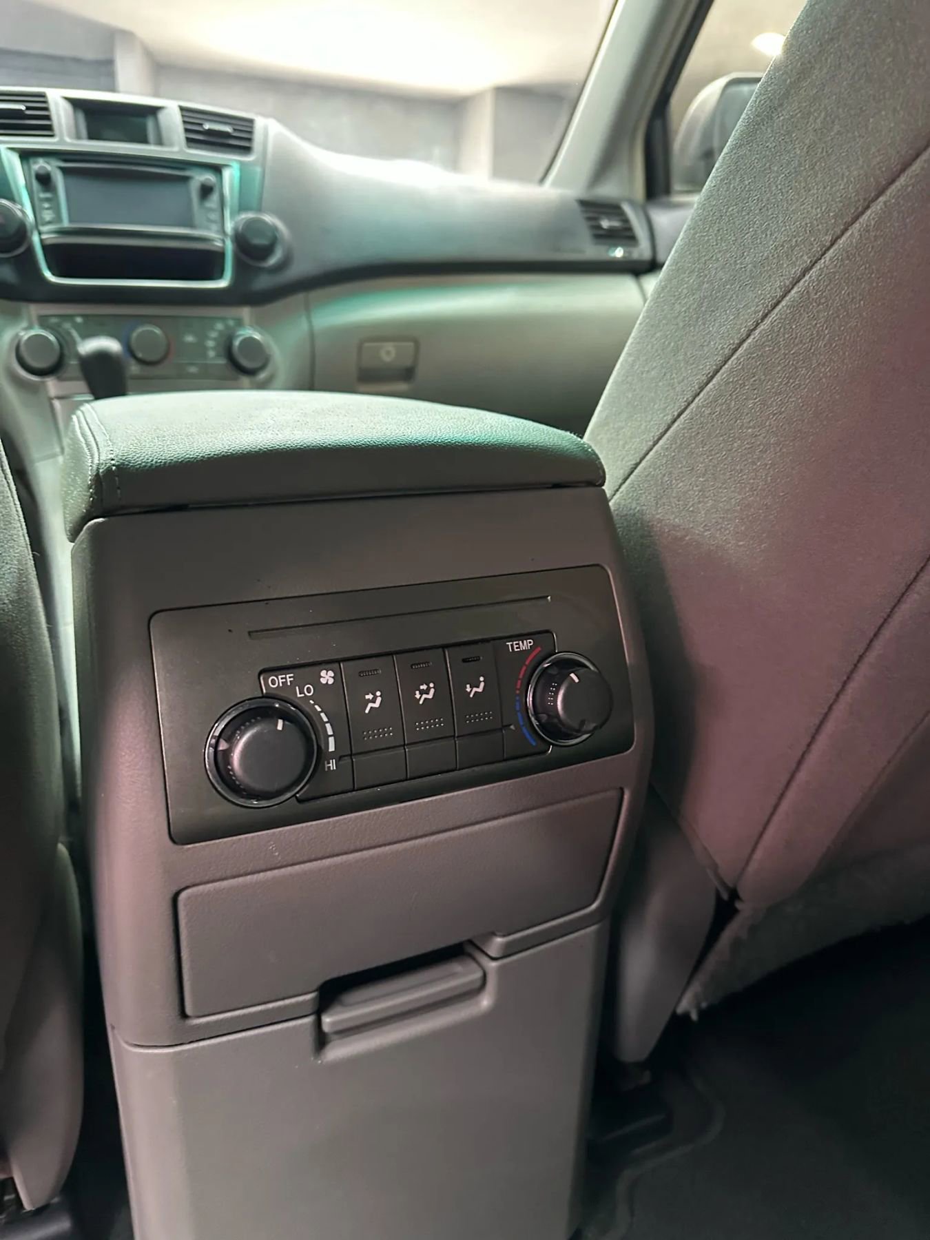 Used 2013 Toyota Highlander SE image 22