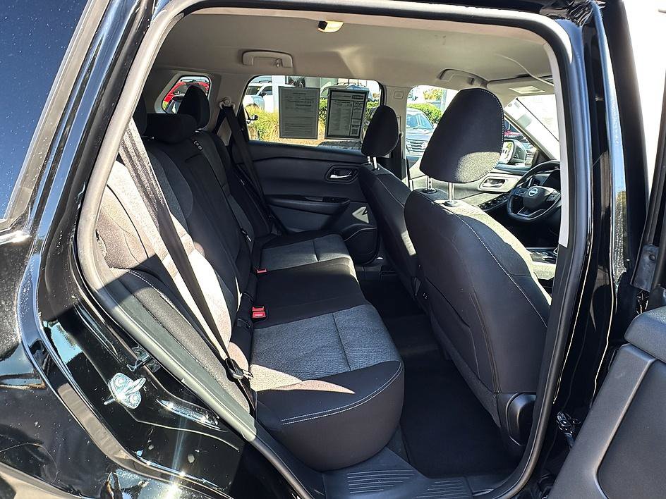 Certified 2025 Nissan Rogue SV FWD image 22