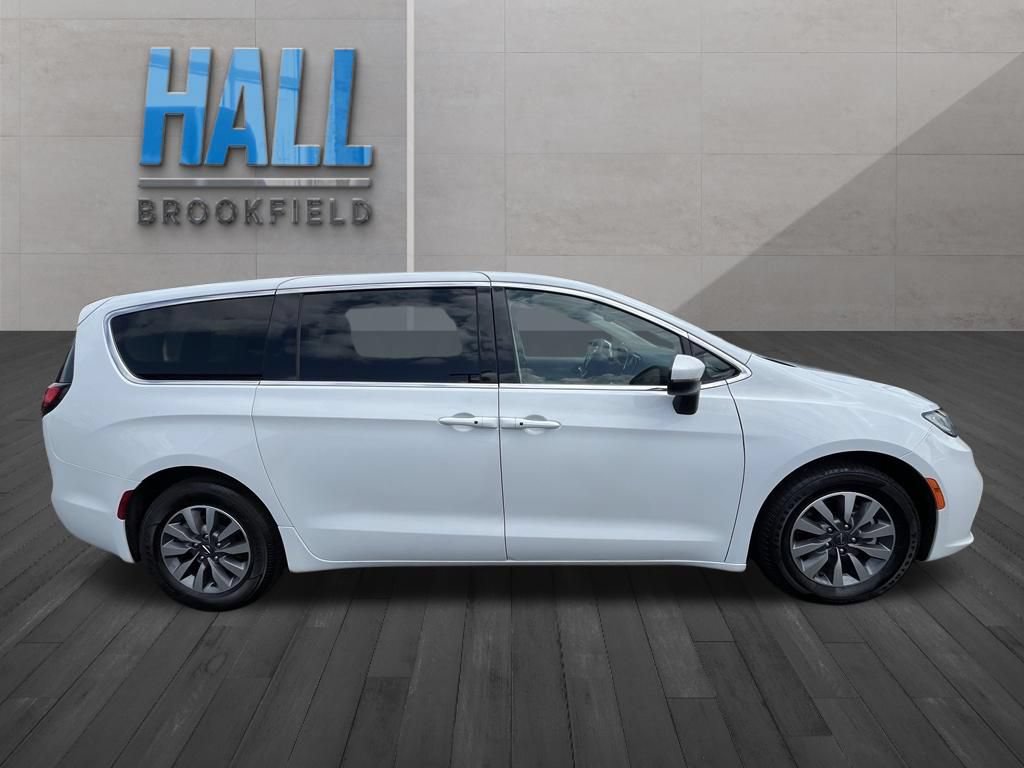 Used 2023 Chrysler Pacifica Touring-L FWD image 6