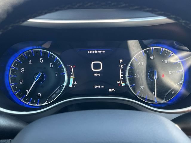 Used 2025 Chrysler Pacifica Select FWD image 34