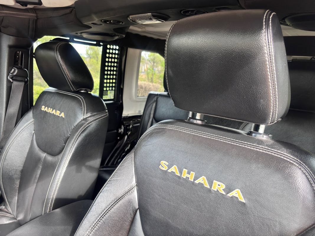 Used 2013 Jeep Wrangler Unlimited Sahara w/ Dual Top Group AWD/4WD image 24