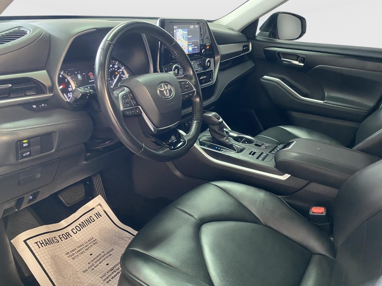 Used 2020 Toyota Highlander XLE AWD/4WD image 29