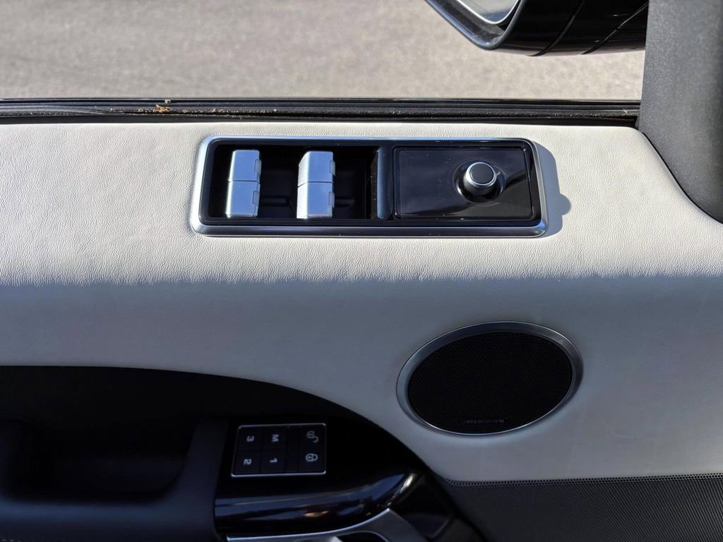 Used 2020 Land Rover Range Rover Sport HST image 12