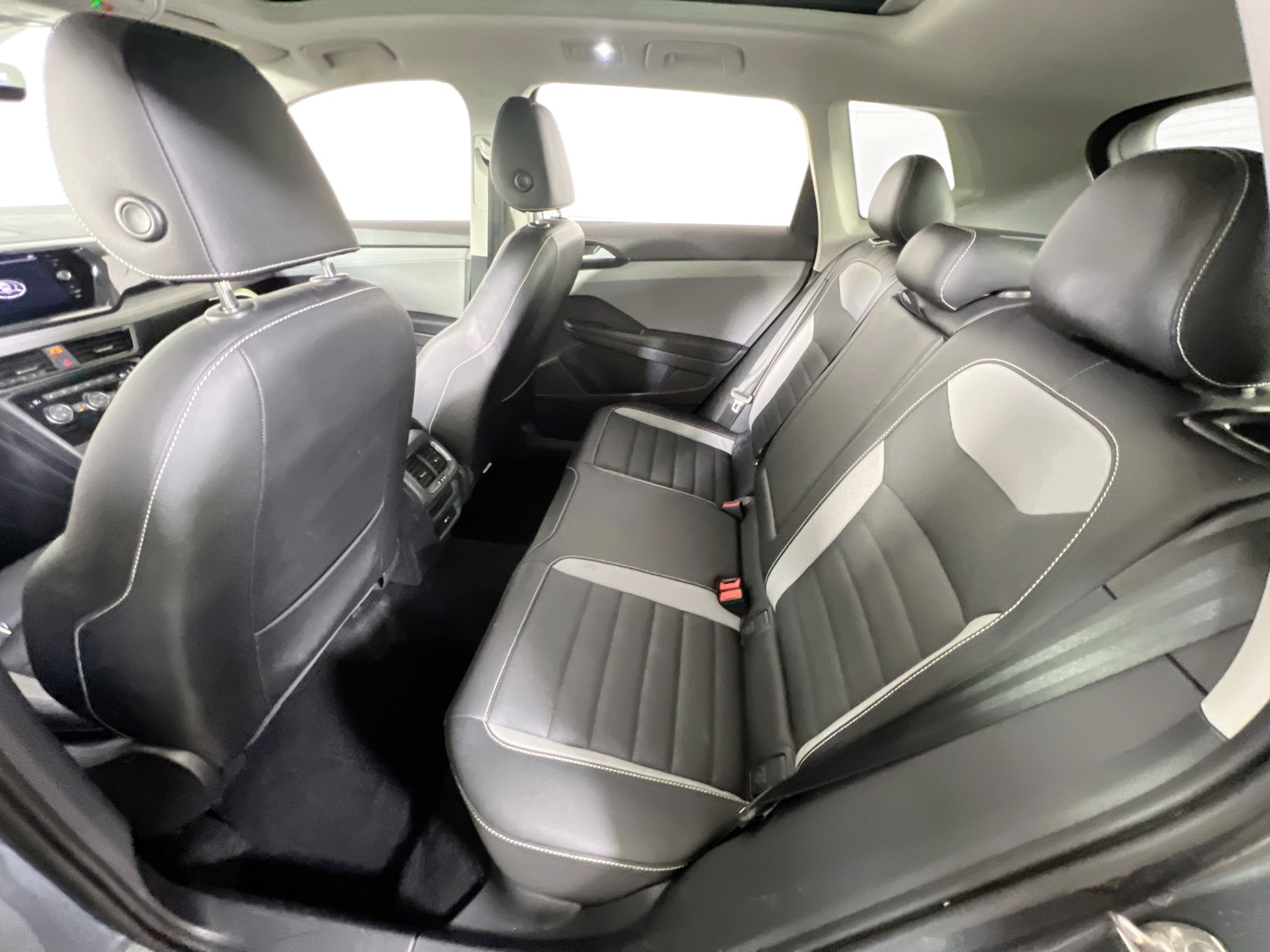 Used 2022 Volkswagen Taos SEL image 25