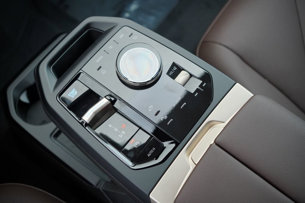 New 2026 BMW iX xDrive45 image 17